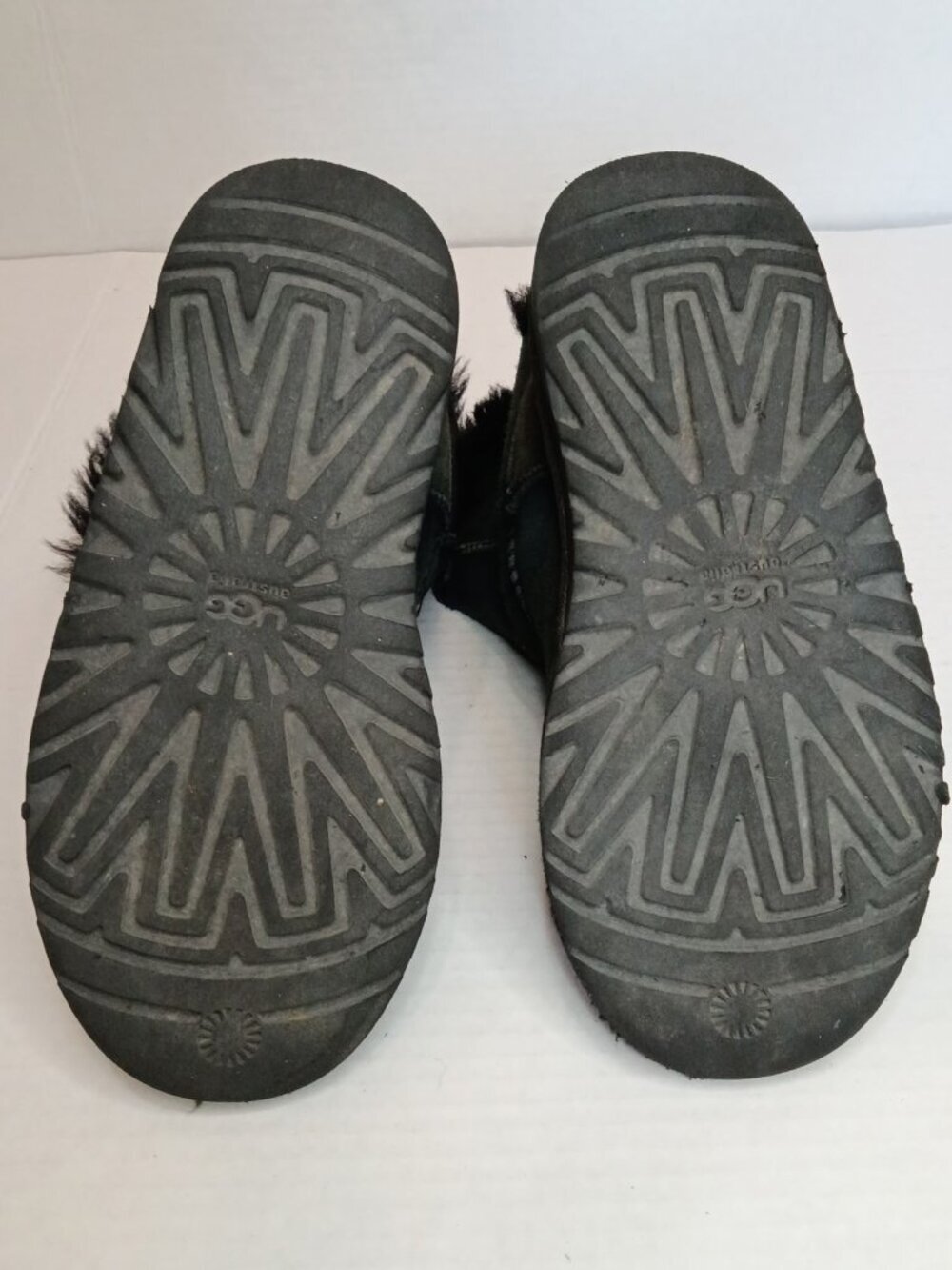 UGG Kids Bailey Bow II Black Suede Boots Youth Size 1 - Picture 8 of 9